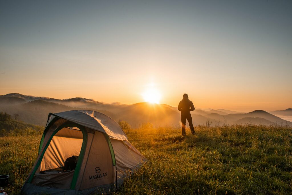 man-on-pc-with-views-of-mountains-sunset | simon-walton.com Financial Stability and Lifestyle Freedom to do what you want